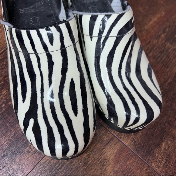 SOLD Dansko professional zebra print clog size 38 or 8 - Picture 3 of 5